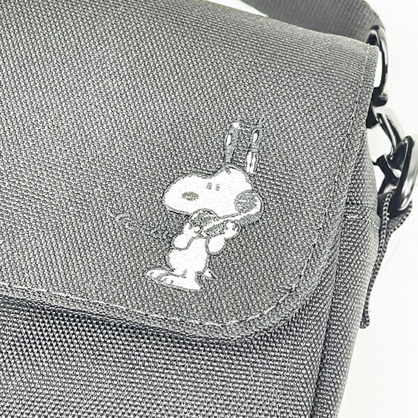 スヌーピー カメラショルダーバッグ (ブラック) トラベル SNOOPY