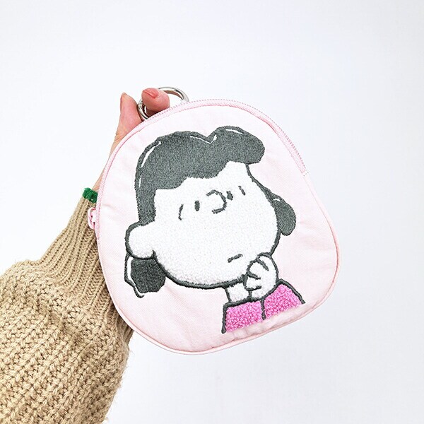 スヌーピー ルーシー ダイカット刺繍パスポーチ SNOOPY