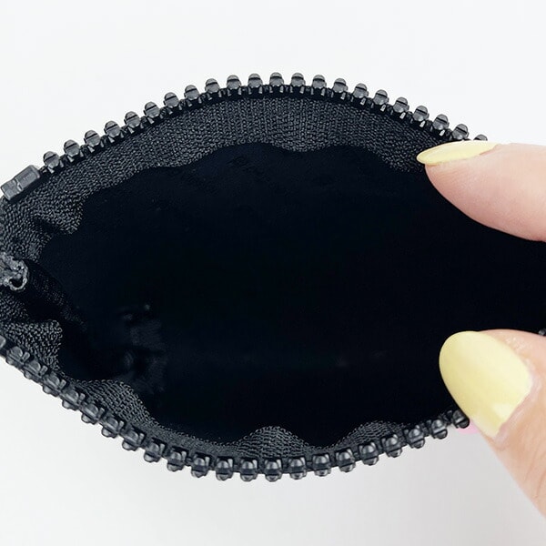 サンリオ ハローキティ NUU-small シリコンポーチ ブラック 小物入れ