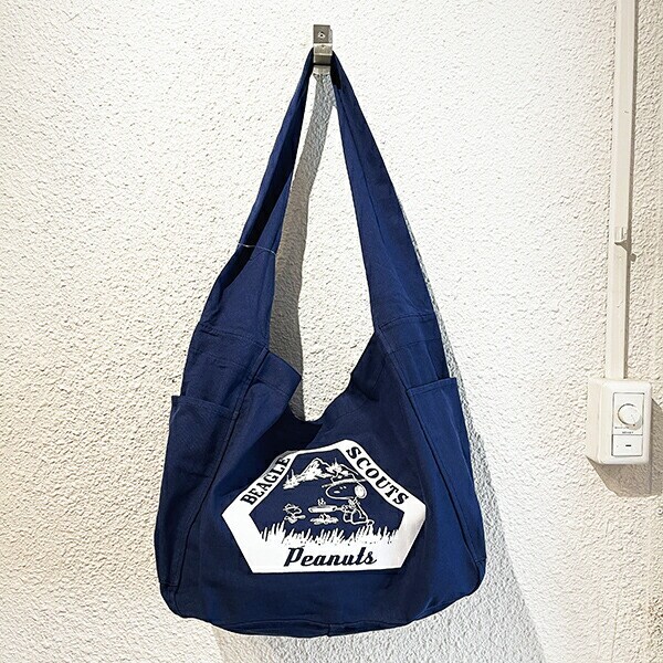 スヌーピー ニュースペーパーバッグ ビーグル・スカウト かばん ネイビー SNOOPY