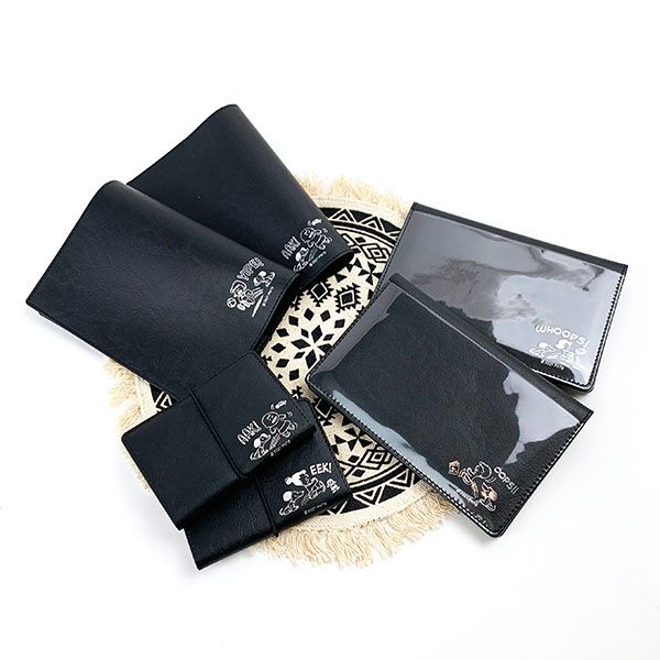 スヌーピー PEANUTS カードファイル　EEK！　スヌーピー カードケース ブラック 　 　