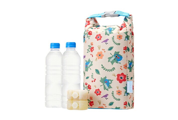 600ml×2本と保冷剤が入るサイズ