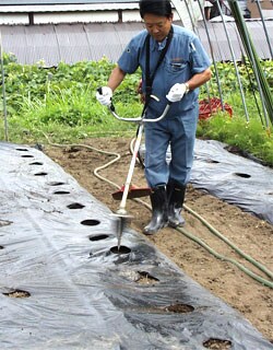 この高速回転が今まで苦労していた穴あけをカンタンに!!