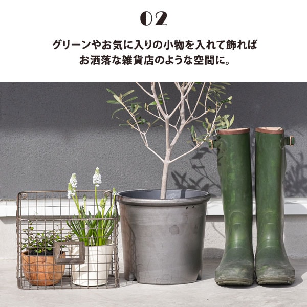 グリーンやお気に入りの小物を入れて飾ればお洒落な雑貨店のような空間に