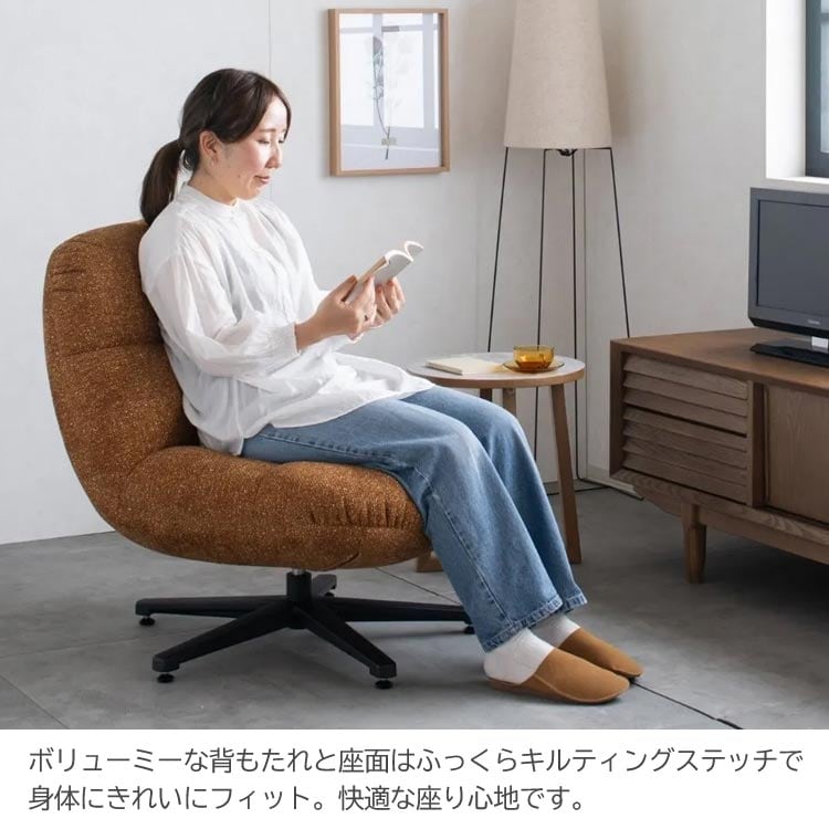 ボリューミーな背もたれと座面はふっくらキルティングステッチで身体にきれいにフィット