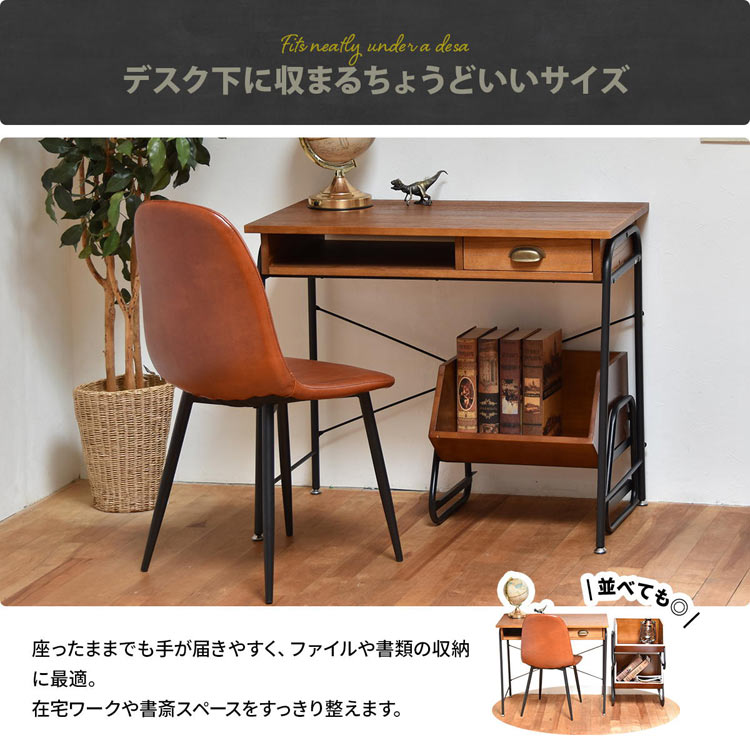 デスク下に収まるちょうどいいサイズ