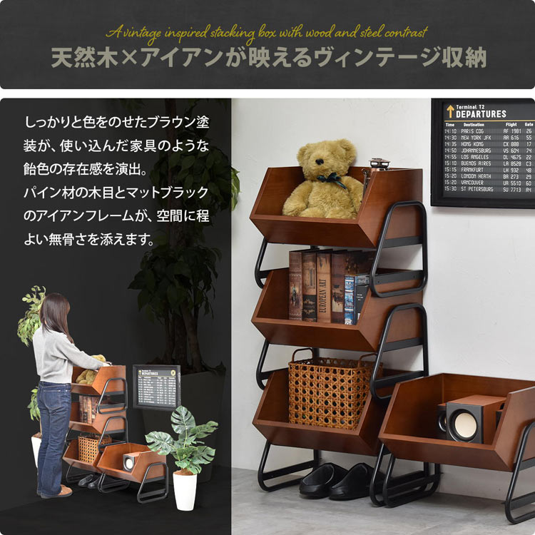 パイン材の木目とマットブラックのアイアンフレームがマッチ