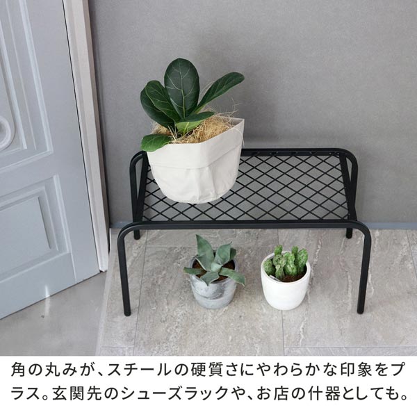 角の丸みがスチールの硬質さにやわらかな印象をプラス