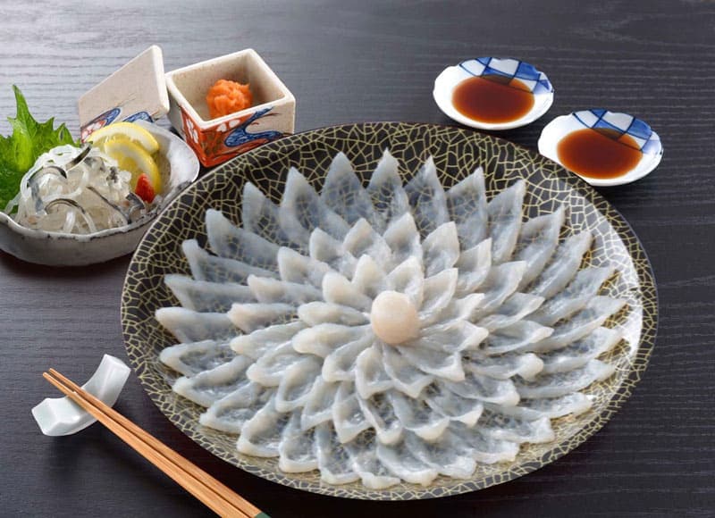 関とら本店 とらふく刺身セット 1セット：刺身80g、皮30g