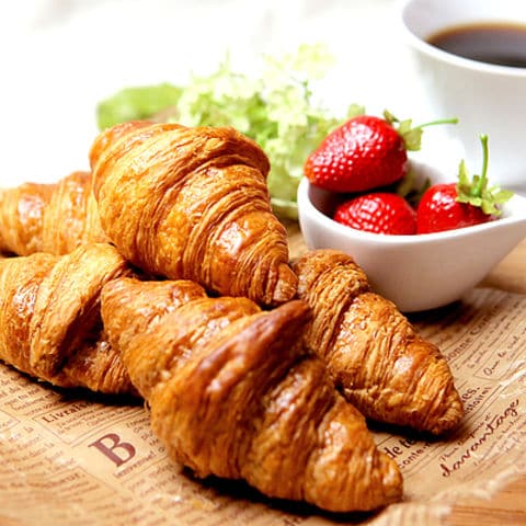 【お取り寄せ】【R】フランス産【冷凍】ミニクロワッサン 約30g×65個 | 個体差があるため数量は目安です / 年内お届け12月22日注文まで / 1月1-9日着不可