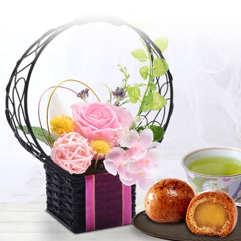 ＼数量限定！／ 誕生日 プレゼント 贈り物 お菓子 誕生日プレゼント 花 ギフト プリザーブドフラワー 花籠プリザ【ピンク】スイーツセット giftD 送料無料 ※ご指定日にお届け